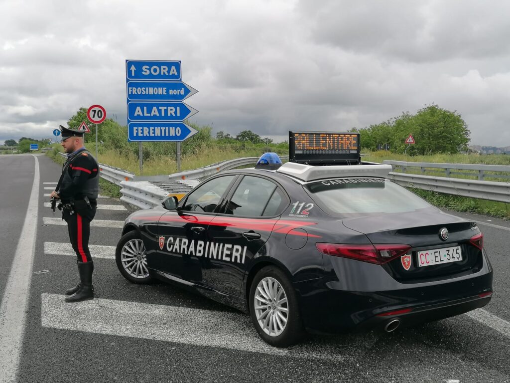 Ruba un’auto a Sora e fa un incidente a Veroli: i Carabinieri bloccano il responsabile