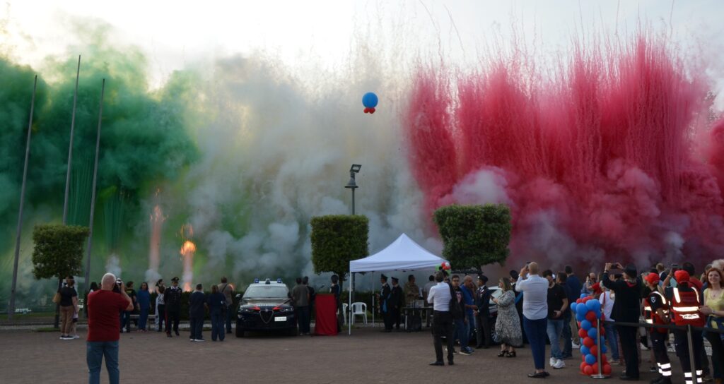 Frosinone, l’Arma e il colonnello dei carabinieri Mattioli omaggiano la ‘Pirotecnica Mattei’