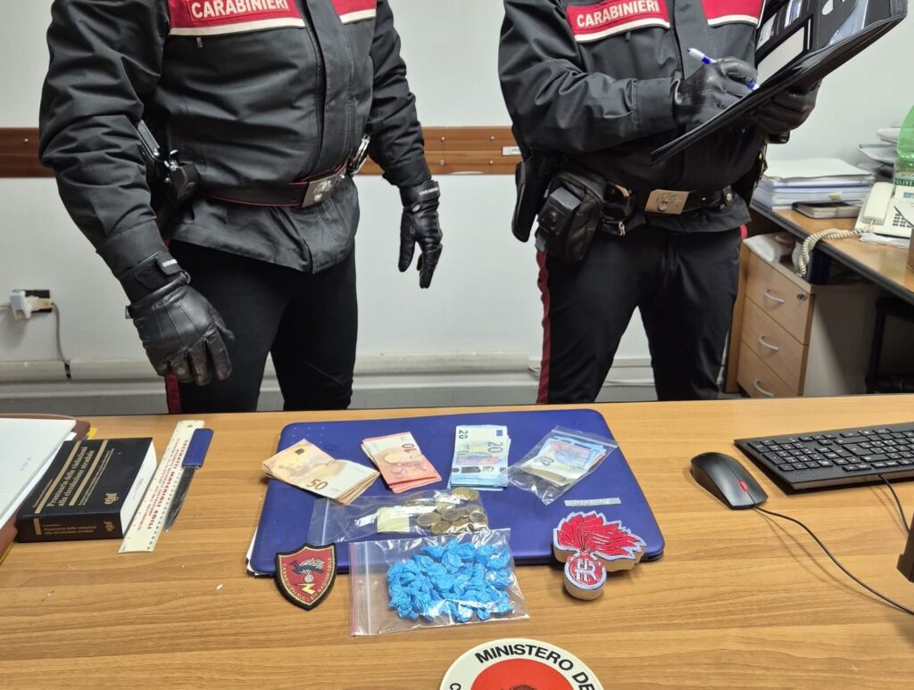 Anagni, giovanissimo pusher albanese trovato con 44 dosi di cocaina: arrestato