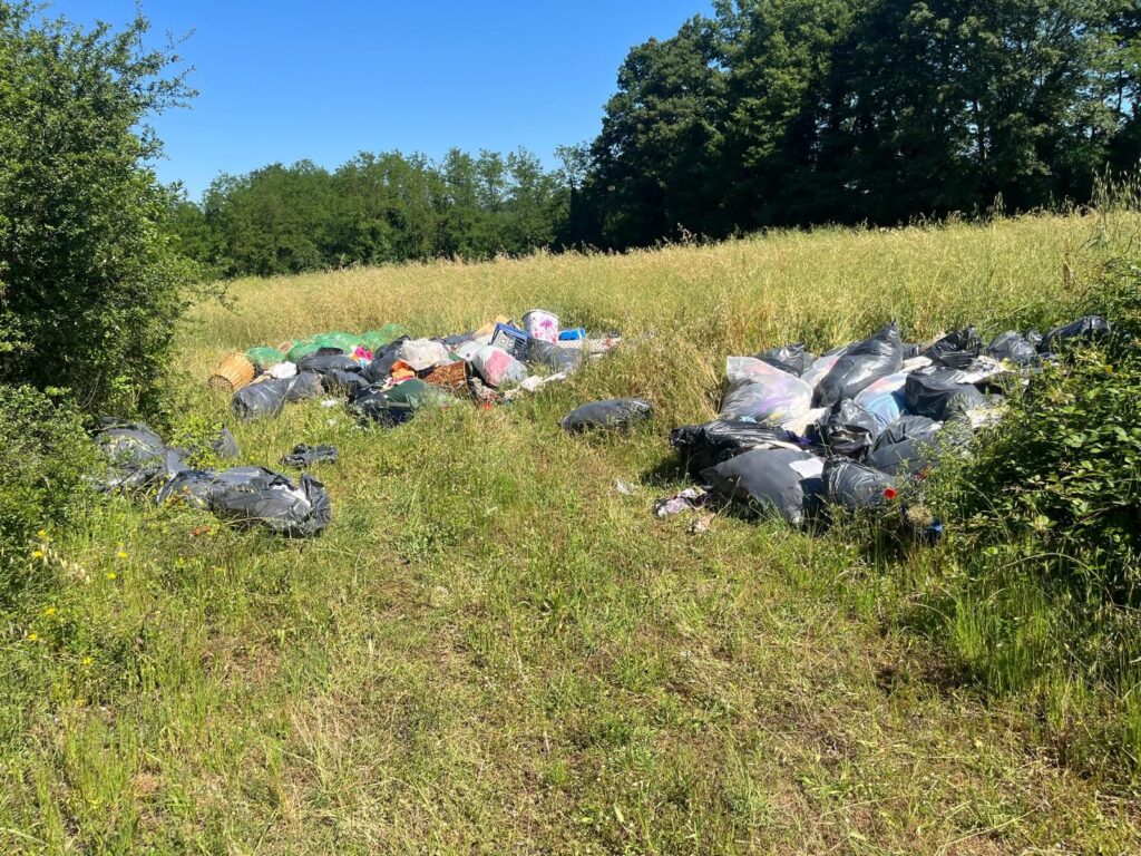 Ceccano, svuotano casa e scaricano i rifiuti nella natura: smascherati i responsabili