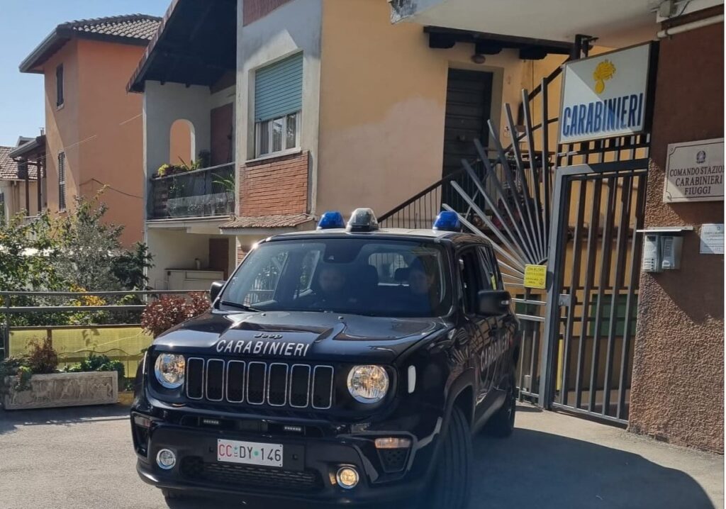 Fiuggi, manda in ospedale la nonna e la madre durante una violenta lite: bloccato solo dai carabinieri