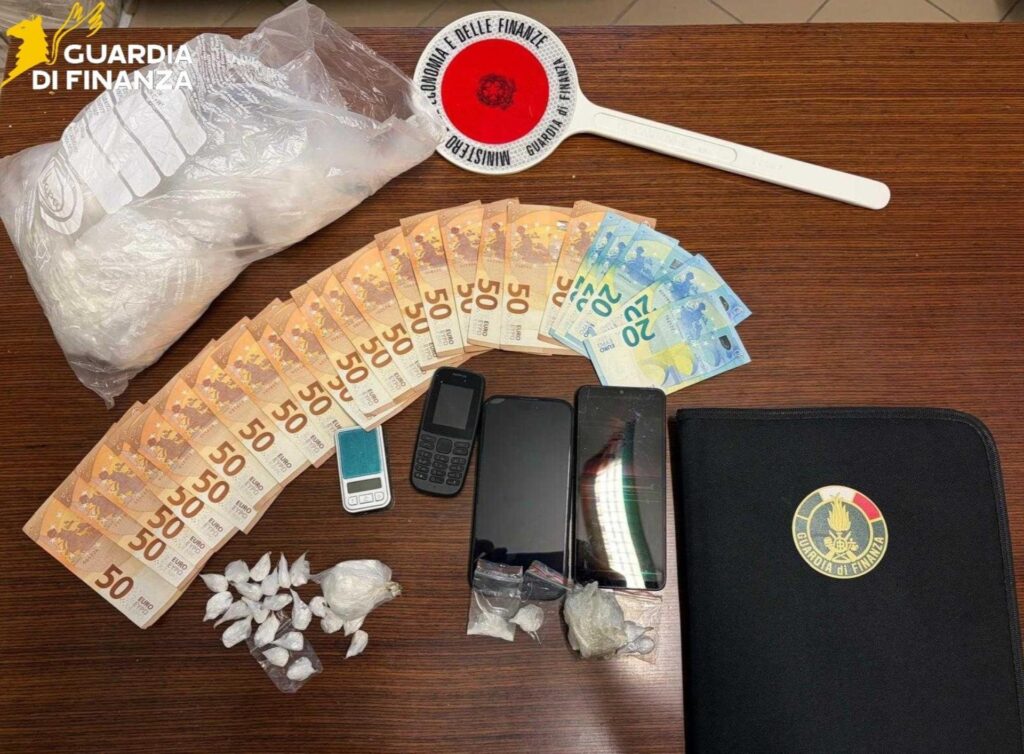 Sora, blitz della Finanza al supermercato: arrestato spacciatore con la cocaina nel doppio fondo
