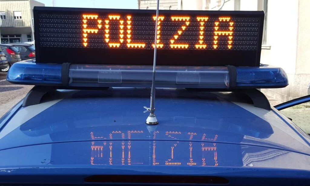 Giovane egiziano ruba superalcolici e formaggi in un supermercato: identificato dopo 3 mesi, ma intanto è stato espulso