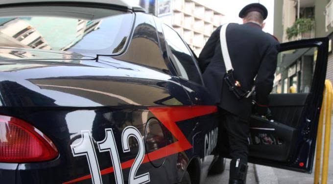Ceprano, caos al supermercato: fermato un giovane, urla in caserma fino all’arrivo del 118