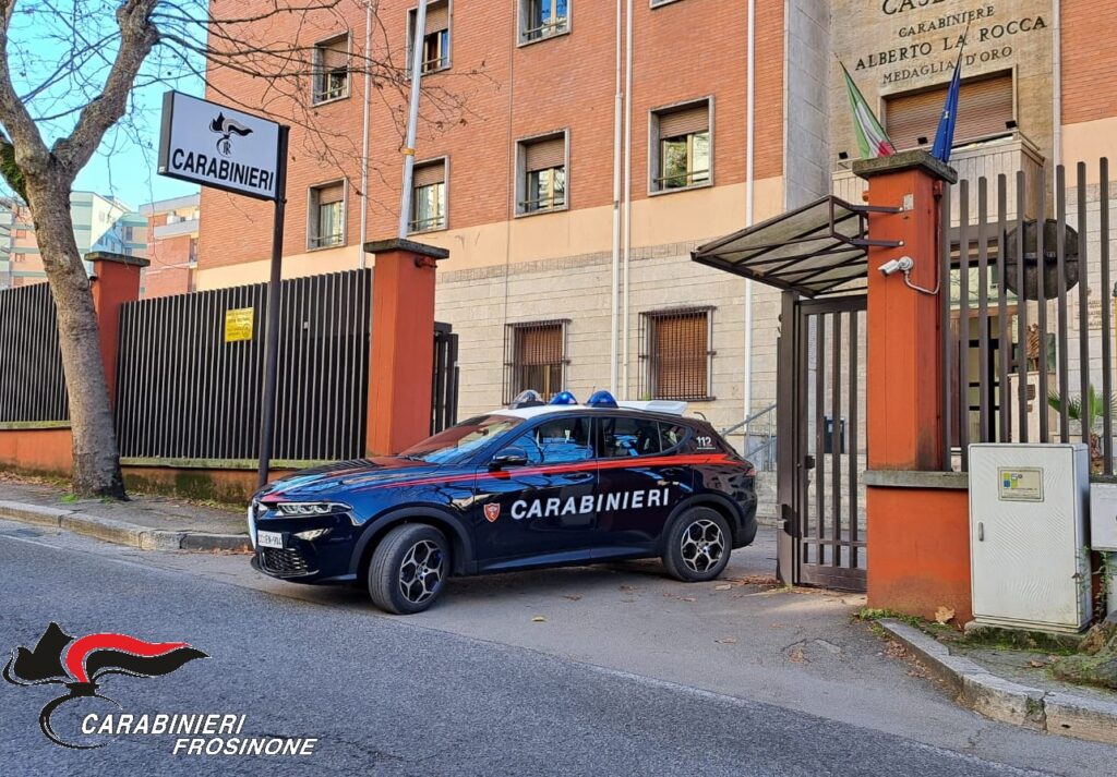 Frosinone: schiaffeggia una donna per rapinarla, arrestato dopo la fuga