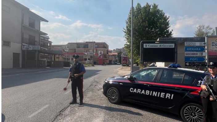 Ceccano, aggredisce i carabinieri in un bar: bloccato con il taser e dello spray al peperoncino