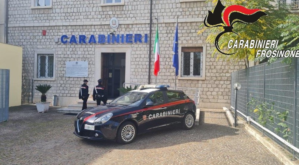 Cassino, maltratta e ferisce la moglie: 39enne sottoposto a divieto di avvicinamento e braccialetto elettronico