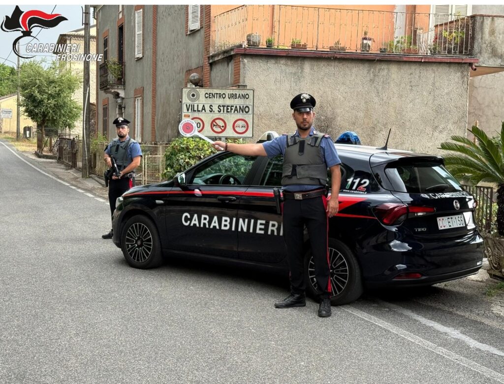 Villa Santo Stefano – Impallina un cane e tenta la fuga: scatta la denuncia e il ritiro di sette fucili